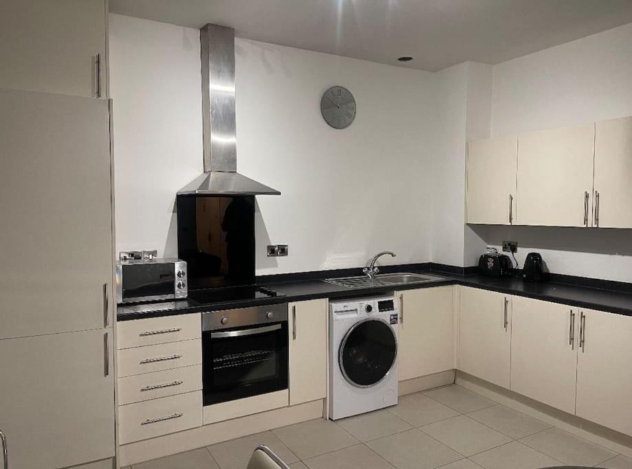 Modern 2-Bed Flat In Salford Apartment Manchester Ngoại thất bức ảnh